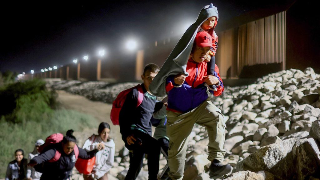 El Titulo 42 toca a su fin Militarizacion e incertidumbre con 60.000 migrantes en la frontera de EE.UU .