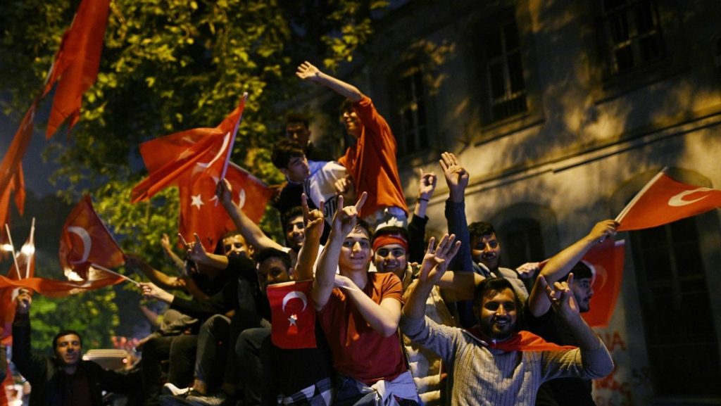 Erdogan celebran su victoria en las elecciones presidenciales de Turquia