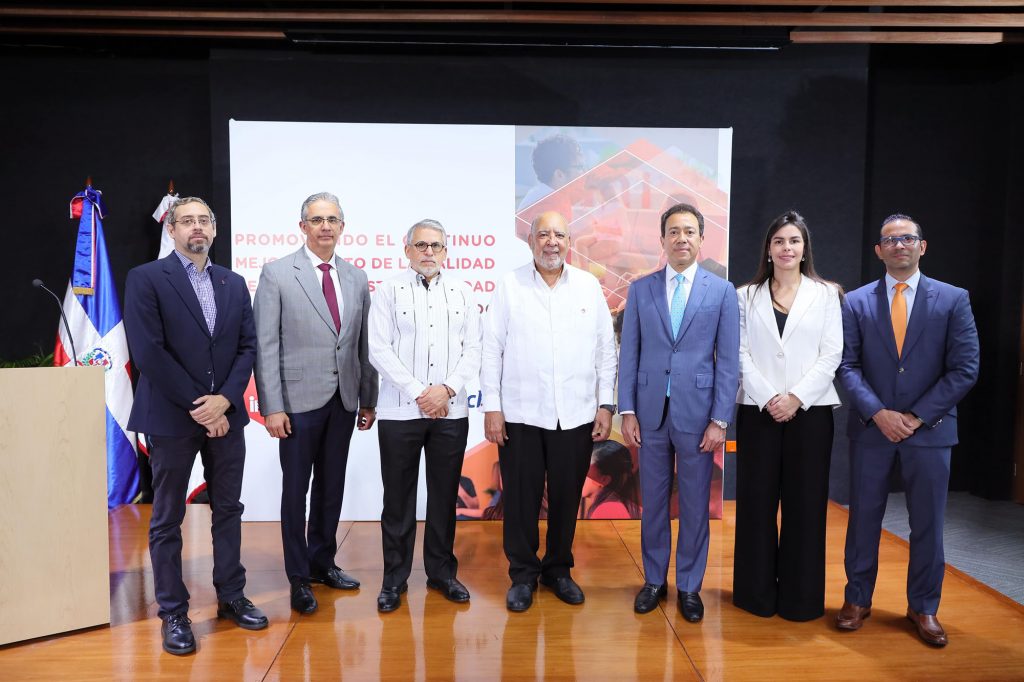 INTEC y Macrotech firman acuerdo educativo y cientifico para la carrera de Ingenieria Biomedica