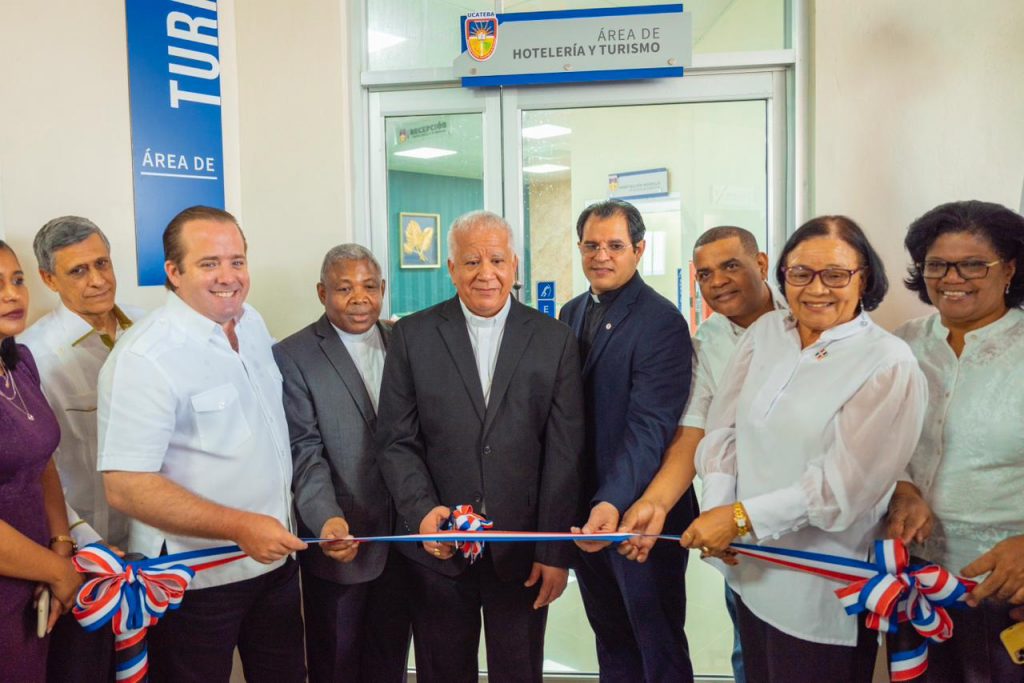 Jose Paliza inaugura laboratorios equipados en la Universidad Catolica Tecnologica de Barahona