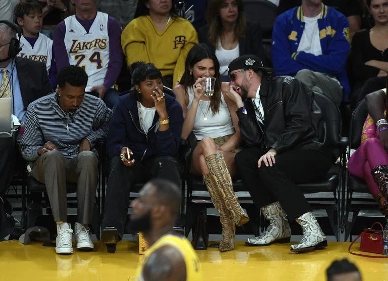 Kendall Jenner y Bad Bunny mostraron su amor en primera fila de la NBA1