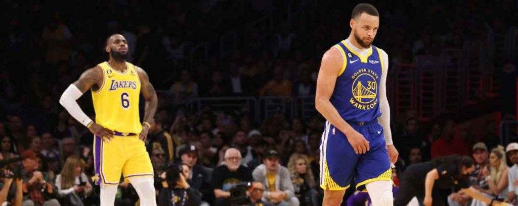 Lakers vencen a Warriors con esfuerzo colectivo