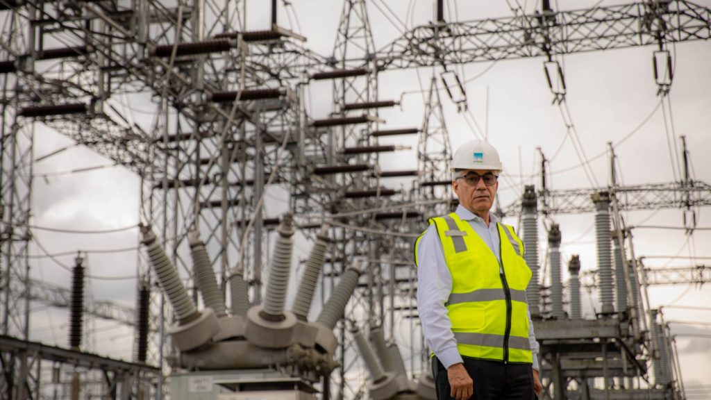ETED construye torres eléctricas más altas del país para facilitar el paso continuo del teleférico y protección del sistema eléctrico  Martin Robles Morillo