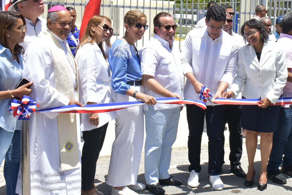 Turismo inaugura centro comunal en Maimon Puerto Plata