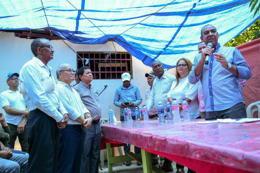 Emblemáticos dirigentes del PLD y PRSC en Azua pasan al PRM dirigentes del PLD y PRSC en Azua pasan al PRM