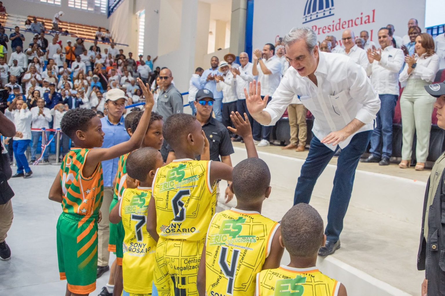 Abinader entrega reconstruido emblematico Polideportivo Eleoncio Mercedes en La Romana y San Pedro