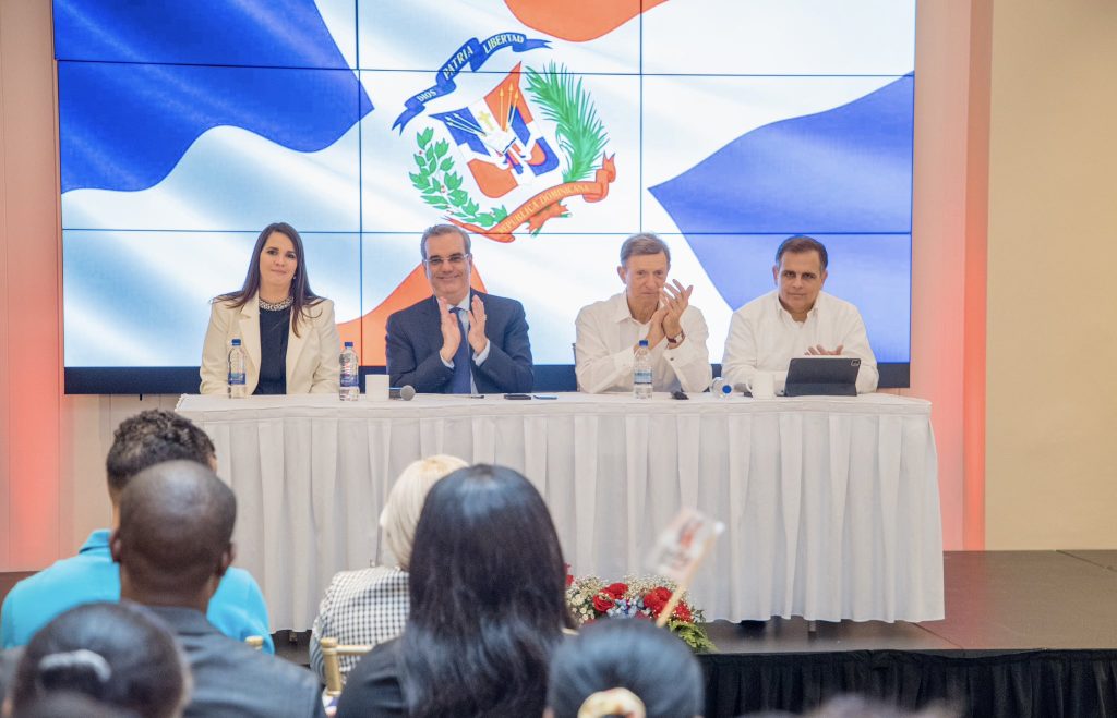 Presidente Abinader llega a Bahamas para participar en reunión de CARICOM Abinader llega a Bahamas eljacaguero