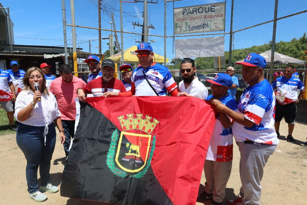 Ayuntamiento de Ponce PR declara hijo adoptivo al empresario y propulsor deportivo jarabacoense Memo Peñaló Ayuntamiento de Ponce PR declara hijo adoptivo al empresario y propulsor deportivo jarabacoense Memo Penalo