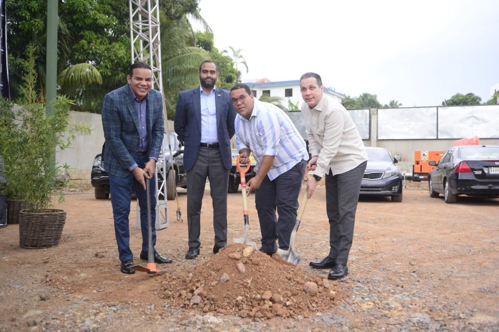 Club Real Deportivo inicia trabajos de complejo polideportivo