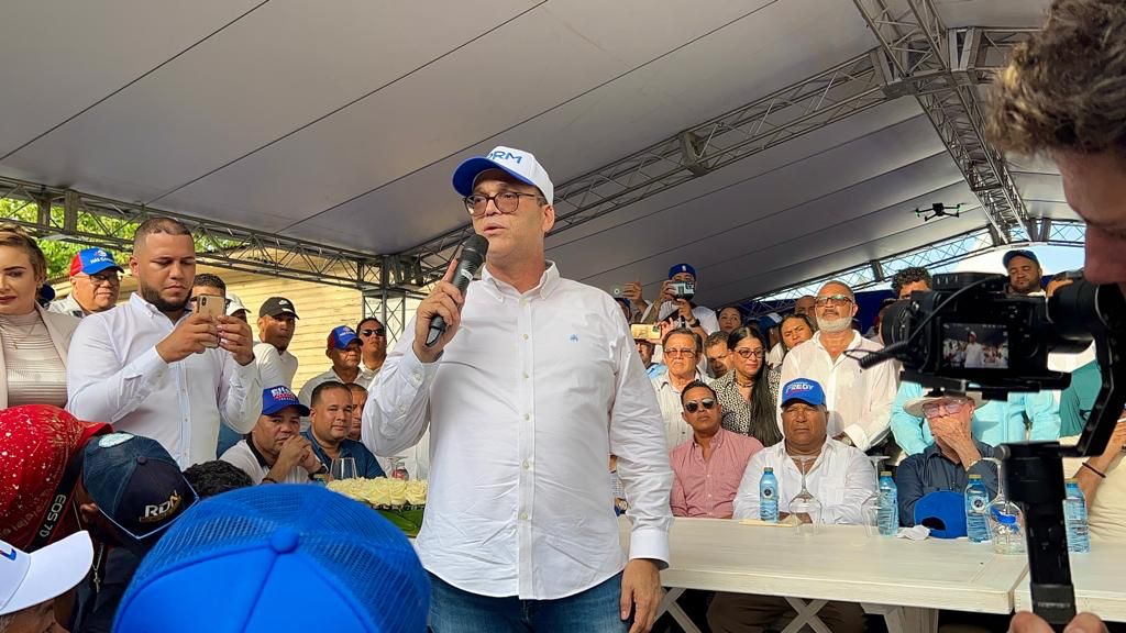 Fredy Fernandez arranca su campana senatorial en la provincia Hermanas Mirabal con el apoyo de cientos de dirigentes1