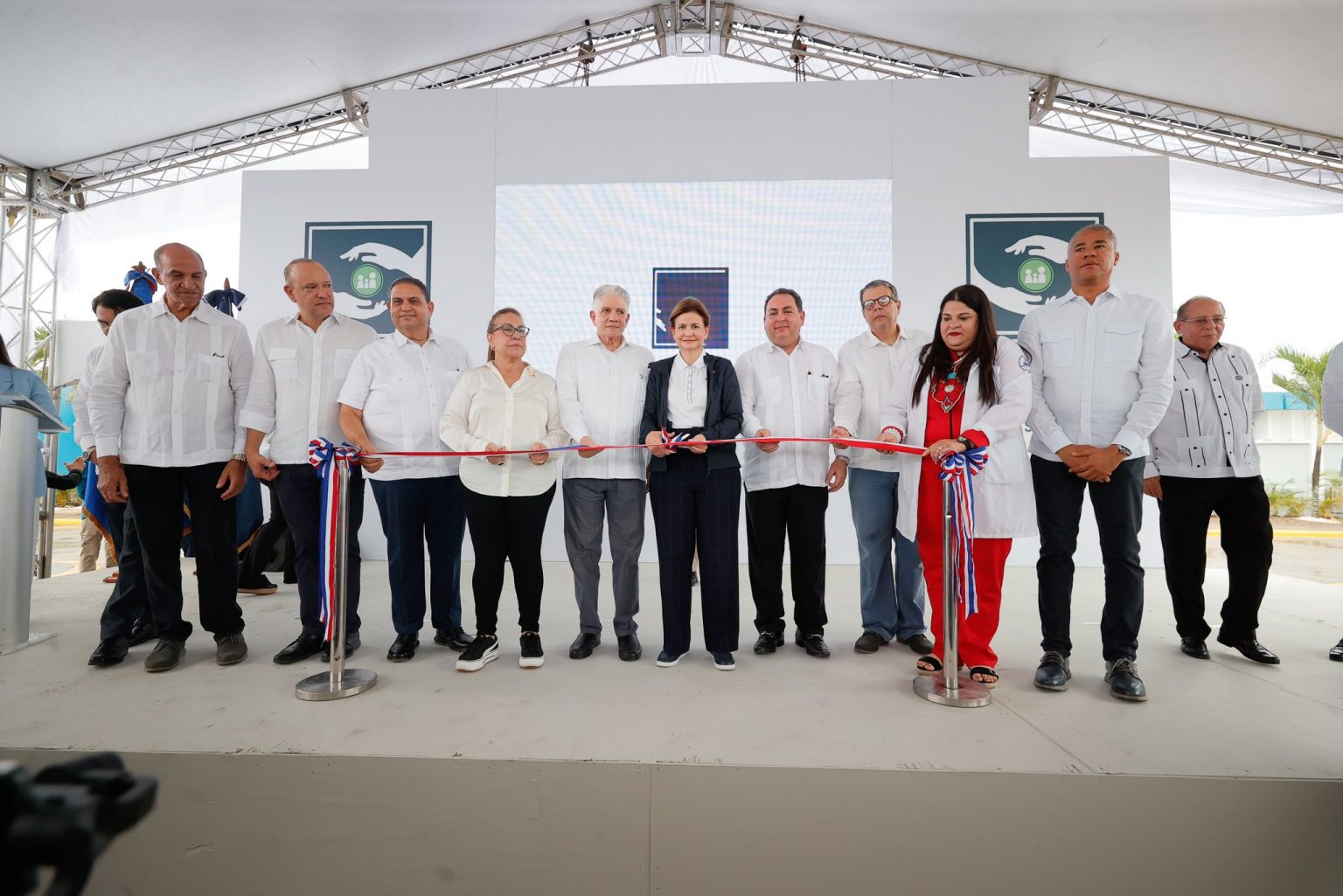 Gobierno entrega remozamiento hospital municipal Lilian Fernandez en Navarrete
