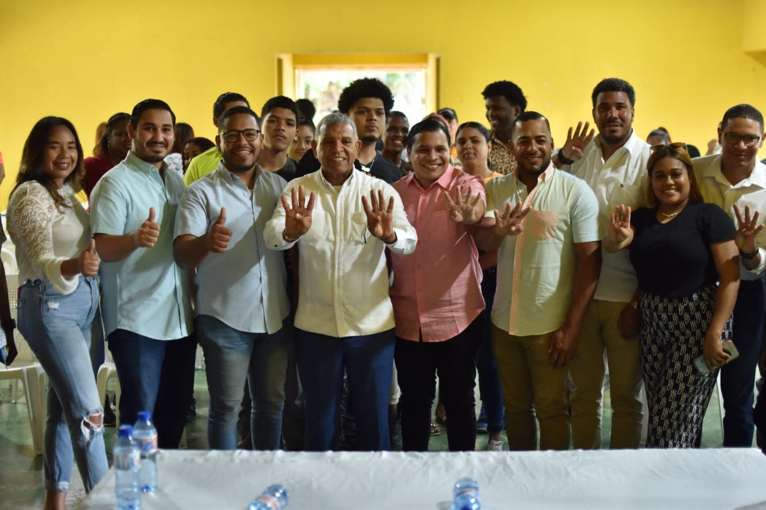 Jovenes de Jacagua manifiestan su apoyo a Moises Vega como Presidente Provincial de la JRM Santiago