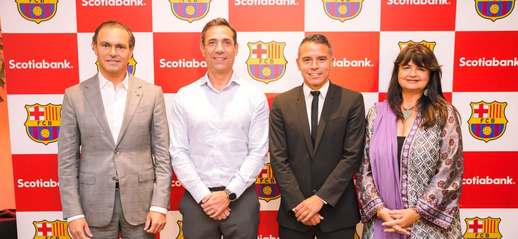 El exjugador del Barça y Legend Javier Saviola visita el proyecto que la Fundación FC Barcelona y Scotiabank desarrollan en Santo Domingo Juan Tomas Diaz Gonzalo Gil Javier Saviola y Marta Segu