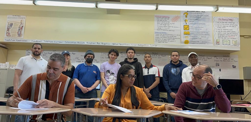 Empresarios dominicanos se asocian con DUSA para capacitar en tecnología a jóvenes del Bronx dominicanos se asocian con DUSA para capacitar en tecnologia a jovenes del Bronx