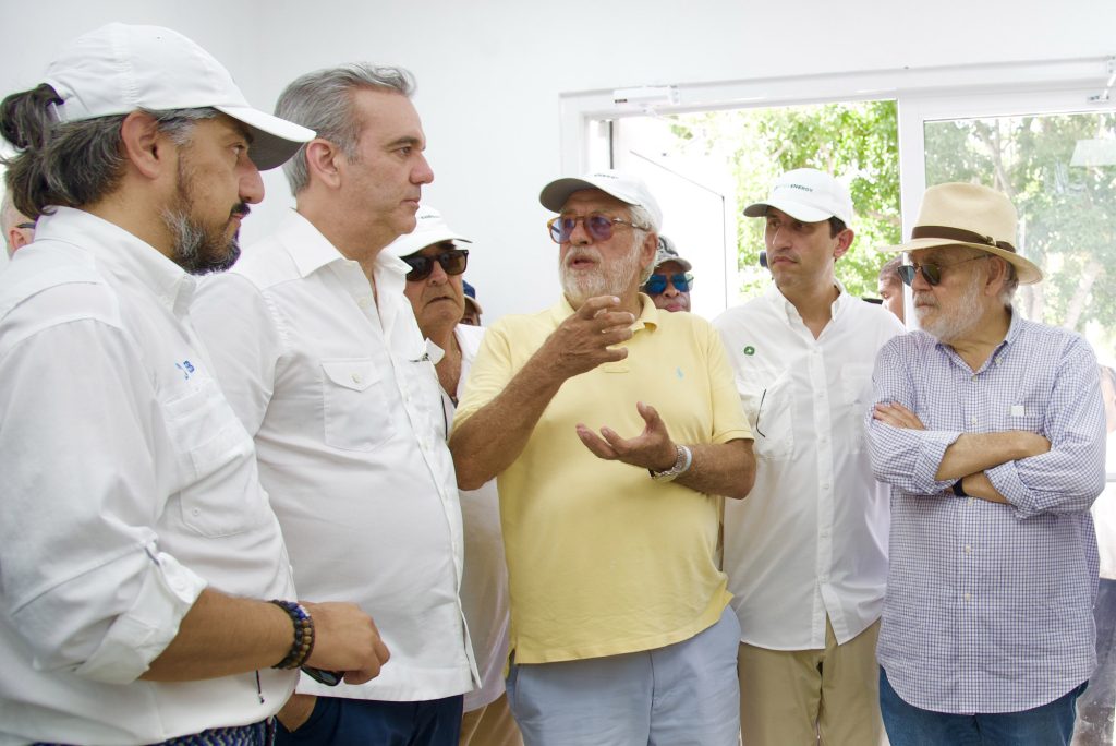 CEB presenta proyecto de energía renovable al presidente Abinader en Isla Saona Abinader en Isla Saona eljacaguero