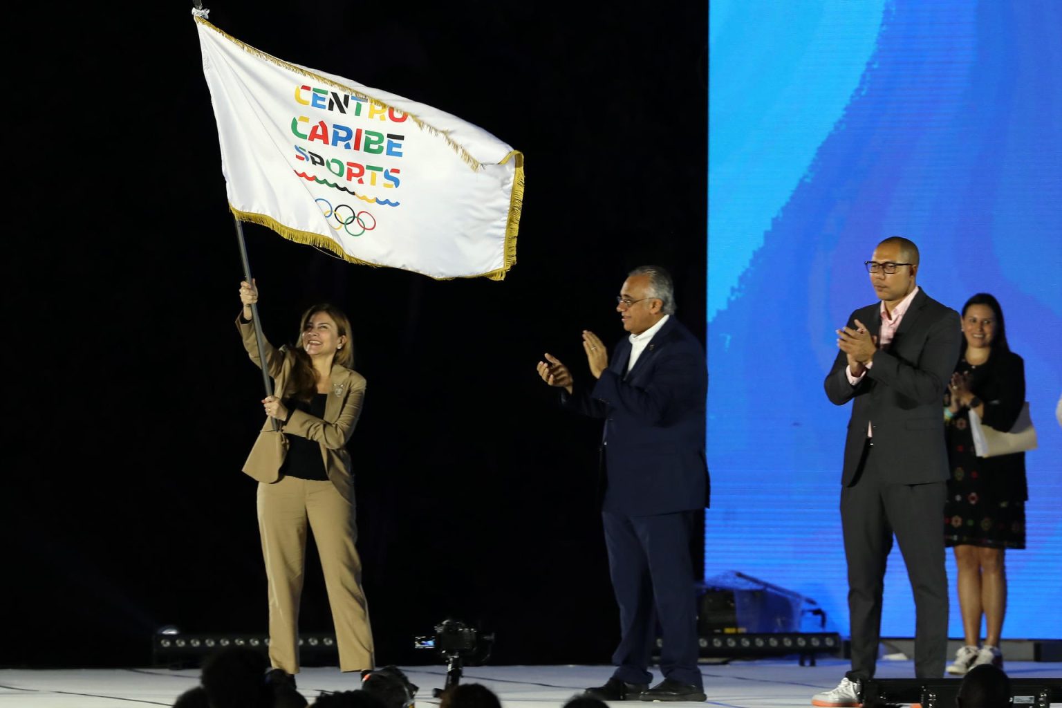 Carolina Mejia recibe en San Salvador sede para celebrar los JJCC 2026 en Santo Domingo
