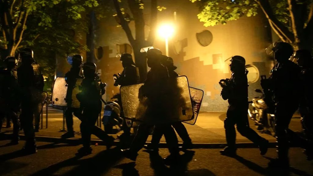 Francia se prepara para otra noche de violencia
