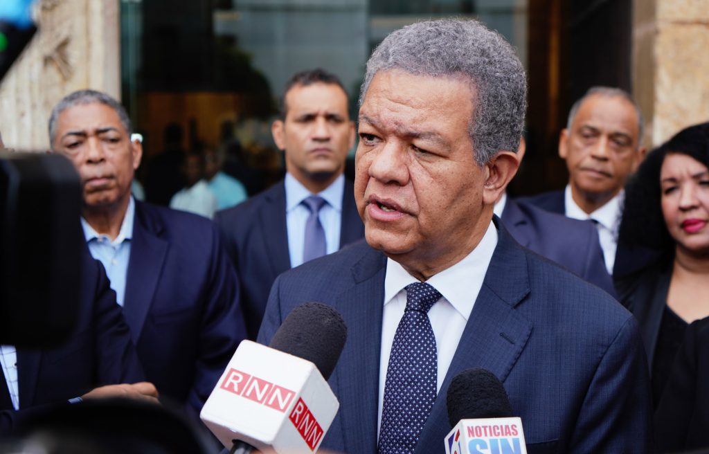 Leonel aboga por respeto al trabajo de periodistas y garantía de libertad de expresión en el país Leonel Fernandez eljacaguero