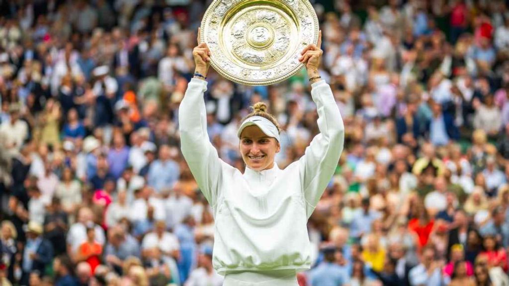 Marketa Vondrousova la tenista checa coronada en Wimbledon