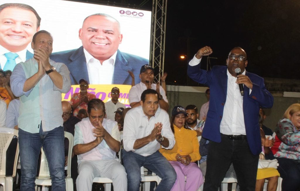 Abel Martínez juramenta Niño Cambio Candidato a Alcalde Santiago Oeste Nino Cambio Candidato a Alcalde Santiago Oeste
