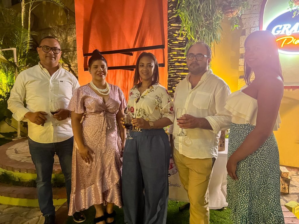 Realizan degustación de vino y tabaco “Alma de Mujer” Realizan degustacion de vino y tabaco Alma de Mujer