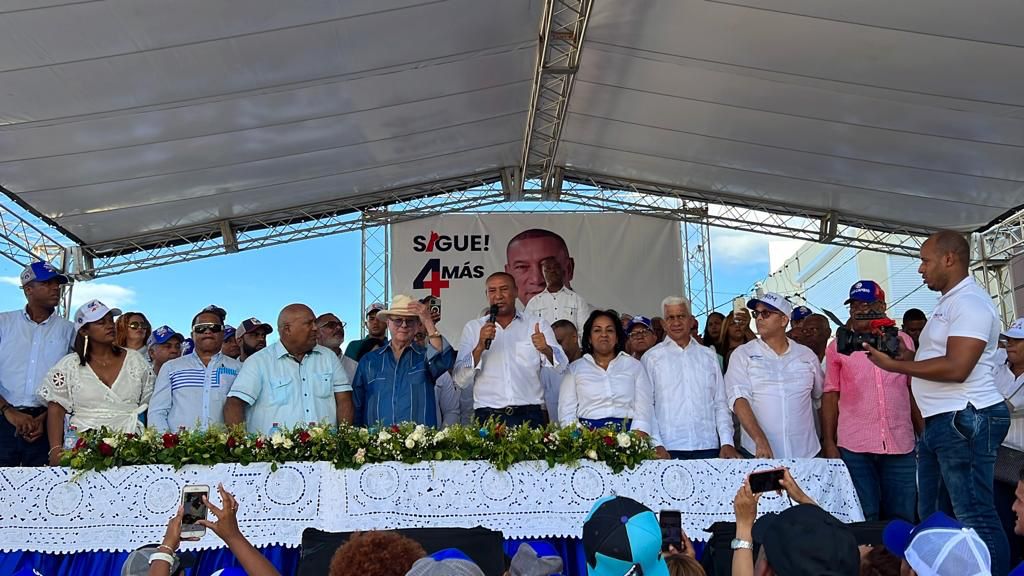 Santiago Zorrilla lanza su campana para un nuevo periodo con el respaldo del expresidente Hipolito1