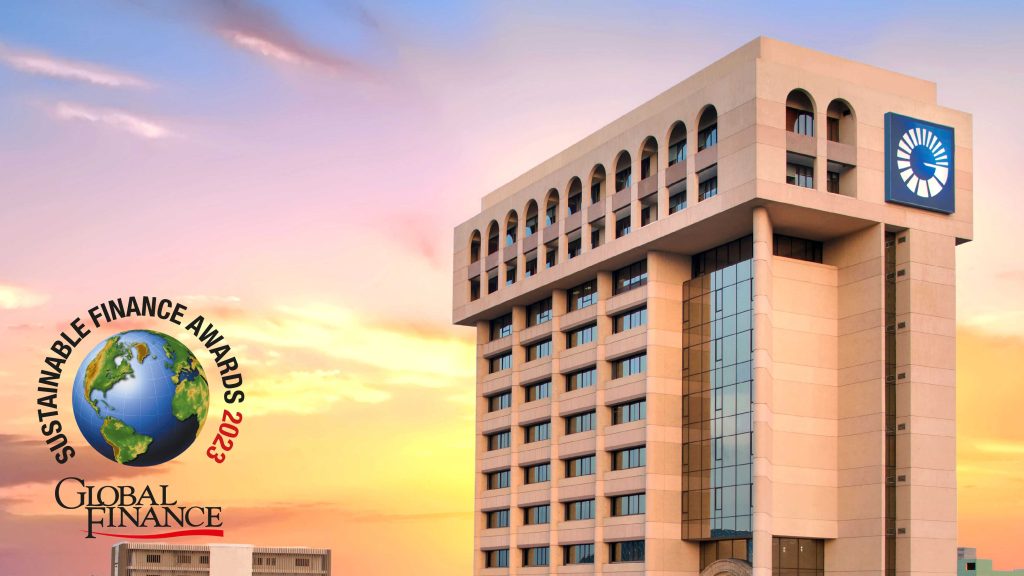 Torre Popular y reconocimiento de la revista Global Finance