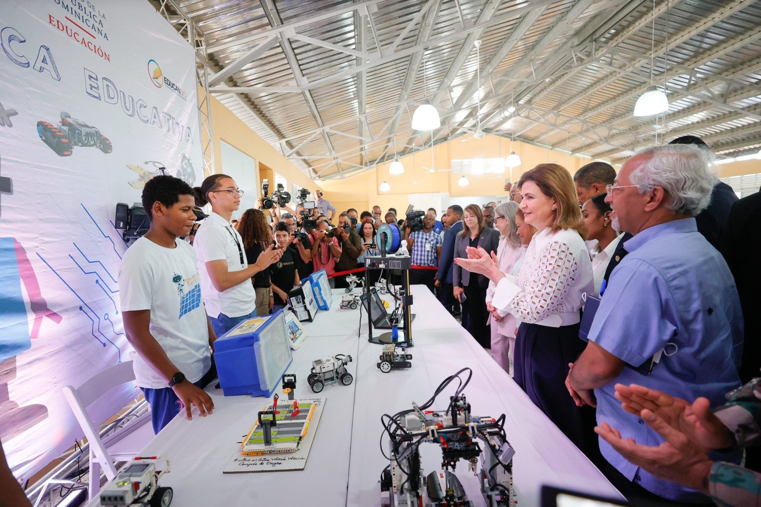 Vicepresidenta Pena deja inaugurado campamento de Robotica Educativa 2023a