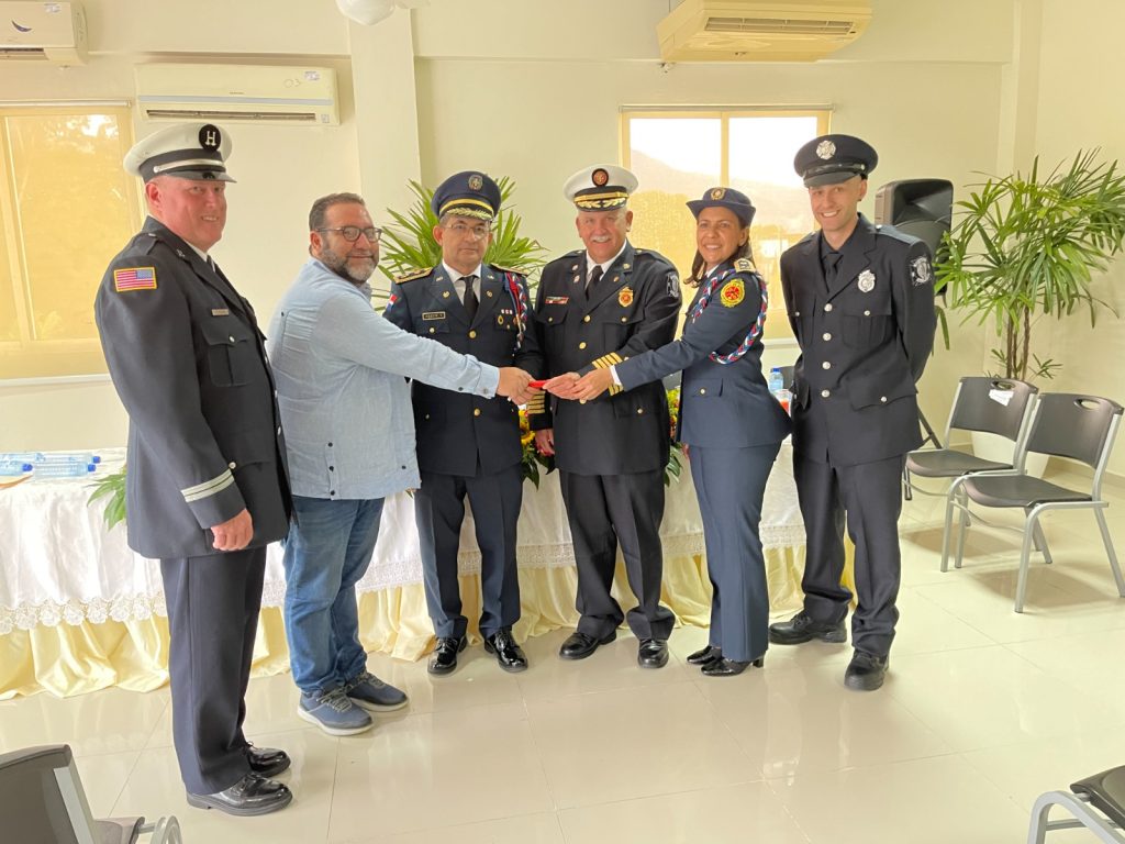 bomberos de Jarabacoa reciben moderno camion