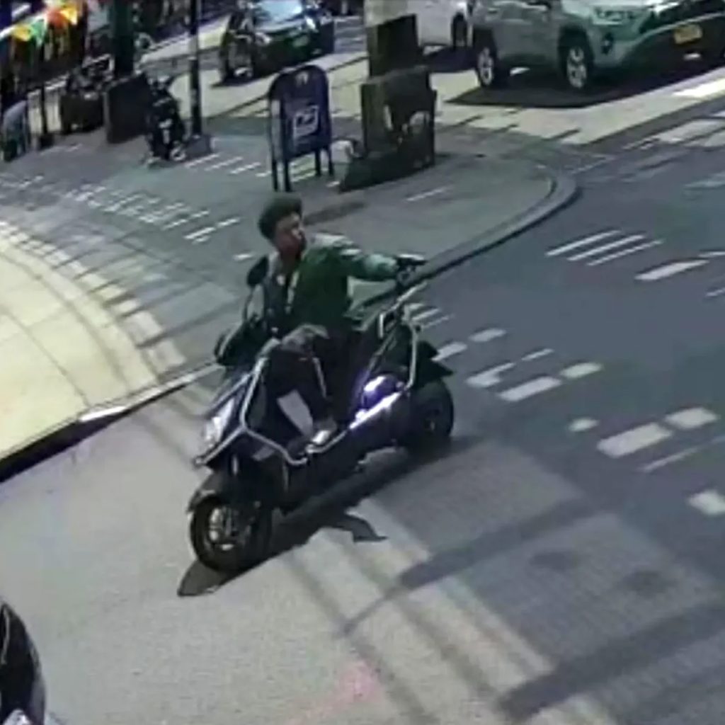 hombre armado a bordo de una moto abrio fuego contra varias personas en Nueva York