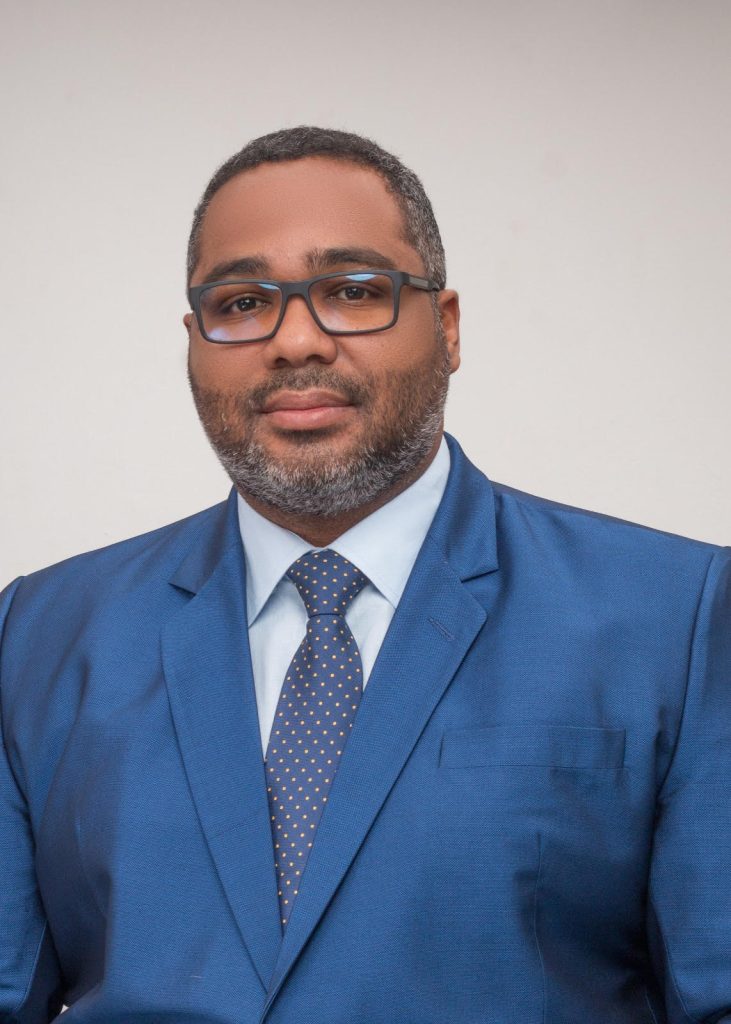 Abogado Víctor Mateo inscribe precandidatura a diputado por el PLD unnamed