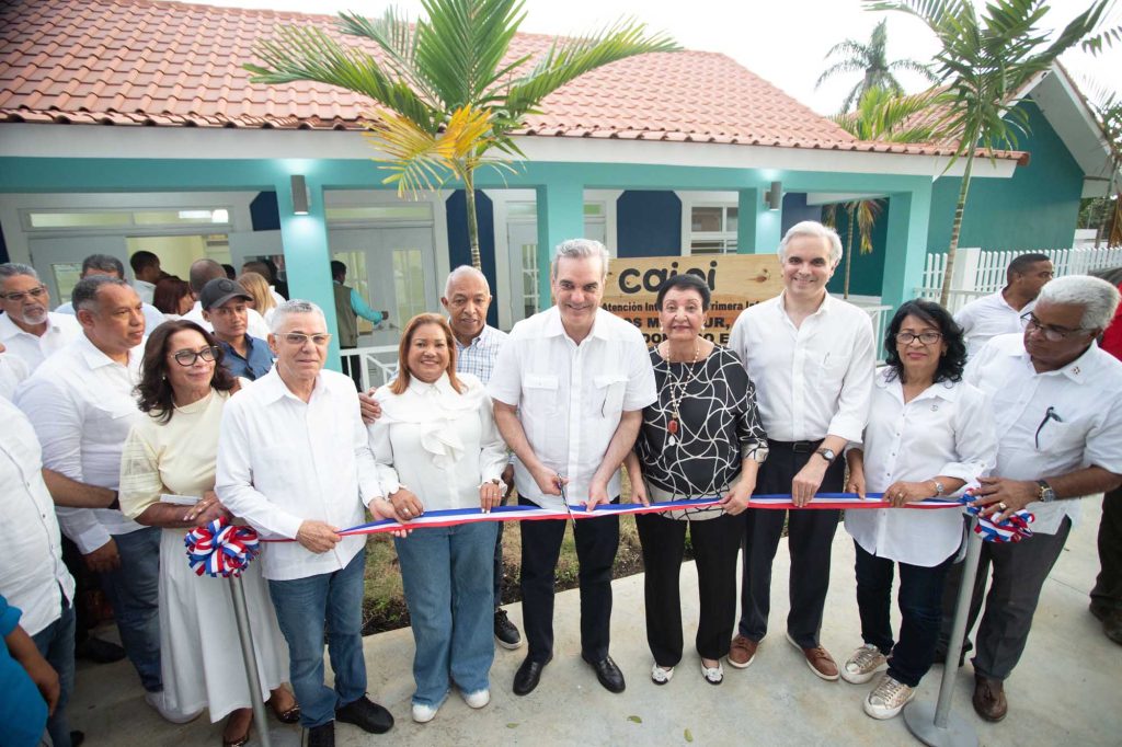 Abinader inaugura un CAIPI en Los MIna Sur