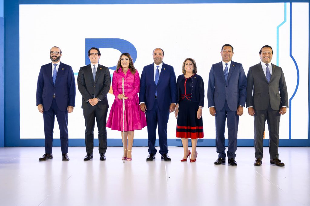 Banreservas lanza primeras tarjetas táctiles del Caribe Banreservas lanza primeras tarjetas tactiles del Caribe