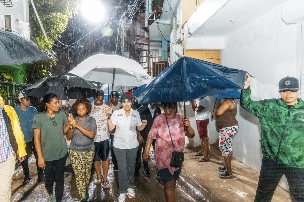 Carolina Mejía: “Tomando las medidas preventivas necesarias por la llegada de la tormenta” Carolina Mejia y la tormenta franklin1
