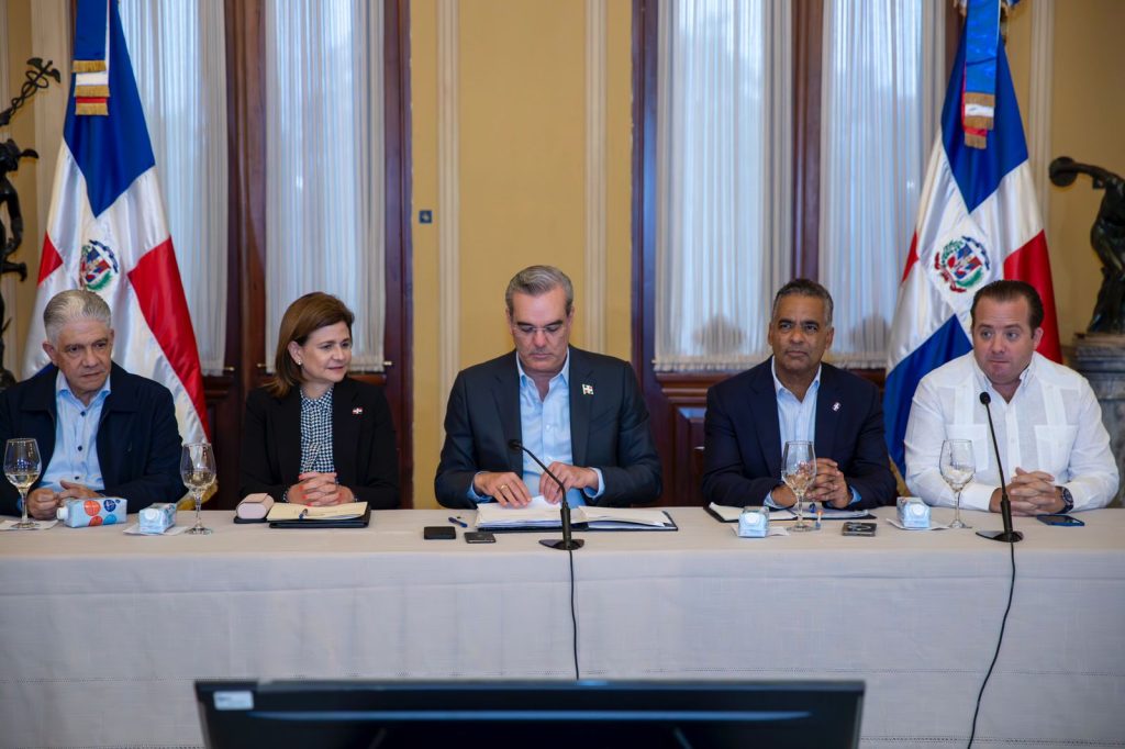 Gobierno toma medidas preventivas ante posibilidad de impacto tormenta tropical