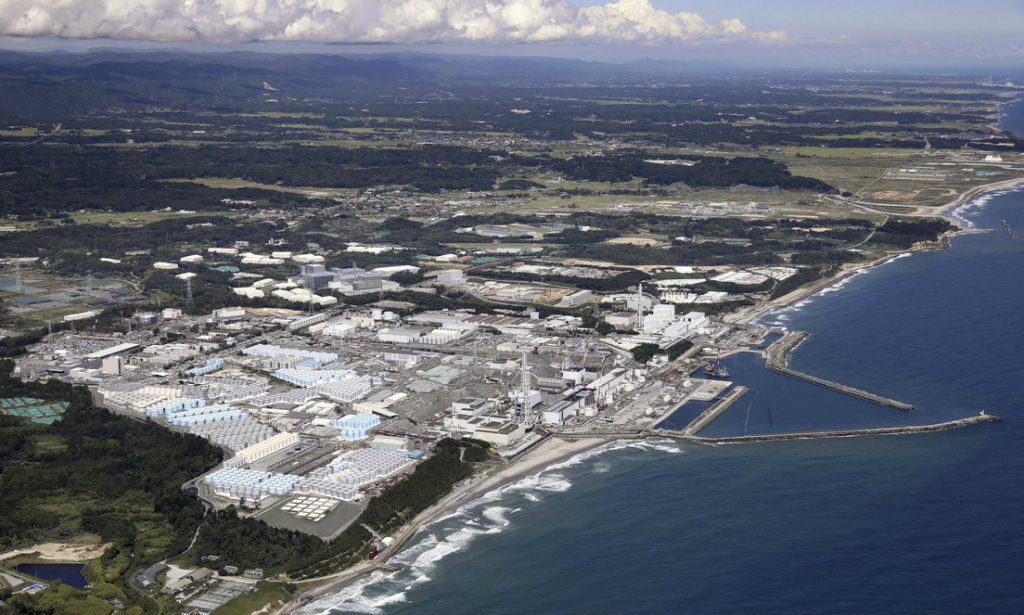 Japon comienza a verter al oceano el agua de Fukushima1