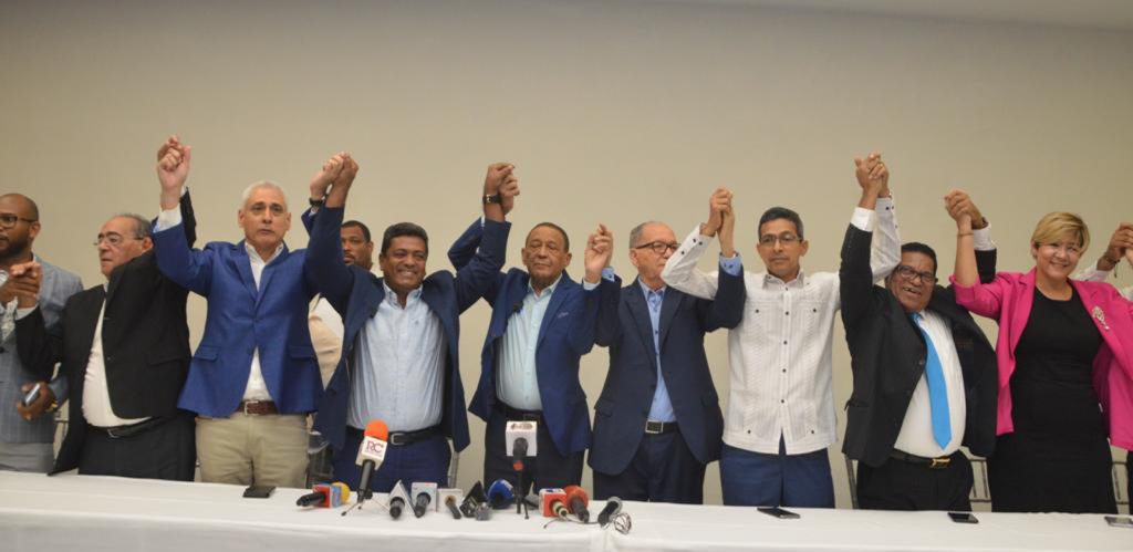 PRD renuncian disgustados por alianza opositora