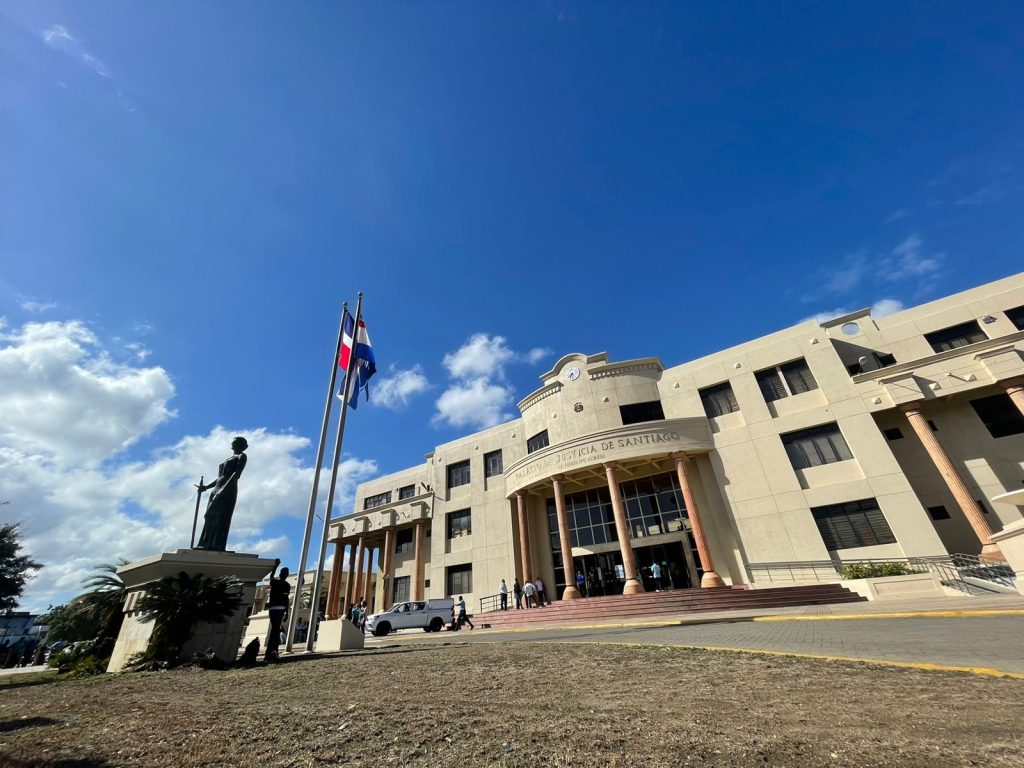 Tribunal condena a 10 años de prisión a hombre que abusó sexualmente de hijastra de 11 años  Palacio de justicia eljacaguero