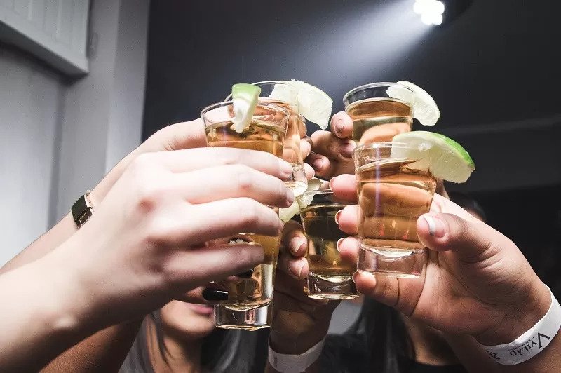alcohol durante la menopausia puede elevar el riesgo de enfermedades graves