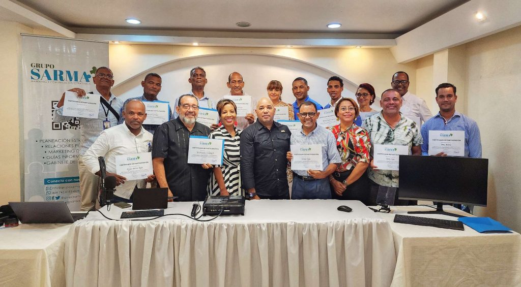 charla formativa para comunicadores y periodistas de Hato Mayor