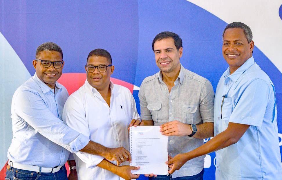 comites de base del PLD de SDE se juramentan en Unidad Externa con Luis1