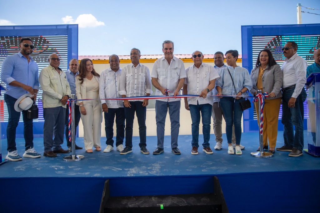 inaugura centro de INFOTEP y hotel Wyndham Garden El Morro