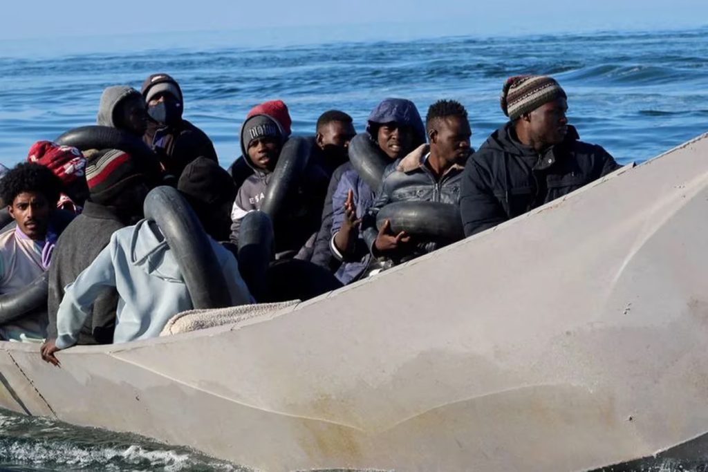 migrantes murieron en un nuevo naufragio frente a la isla italiana de Lampedusa1