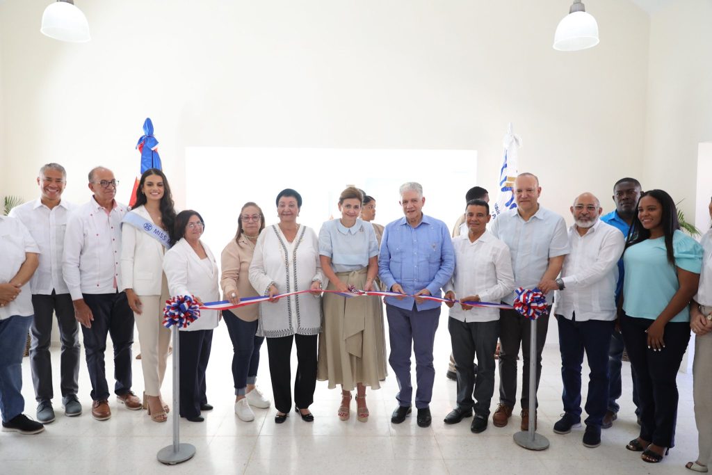 raquel Pena Vicepresidenta de la Republica y la directora del INAIPI inauguran un nuevo CAIPI en Santiago Oeste