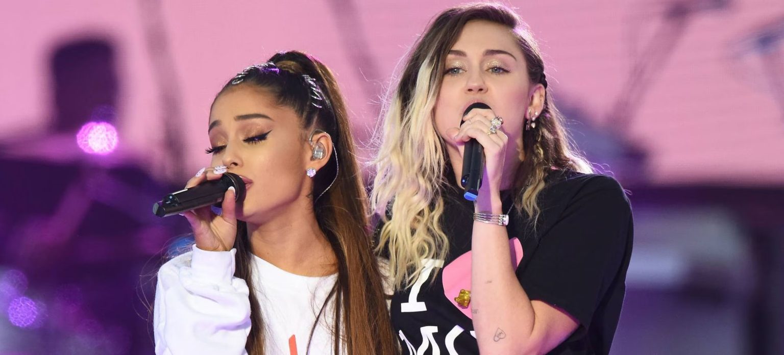 Ariana Grande y Miley Cyrus en el ato benefico One Love for Manchester