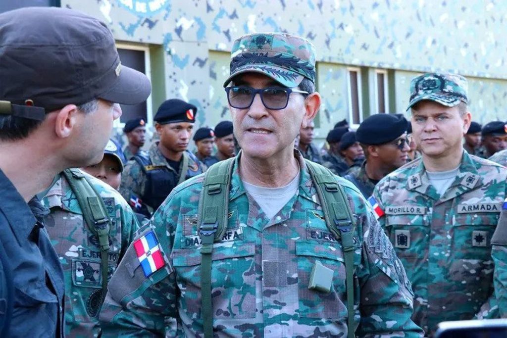 Carlos Luciano Diaz Morfa ministro de defensa eljacaguero