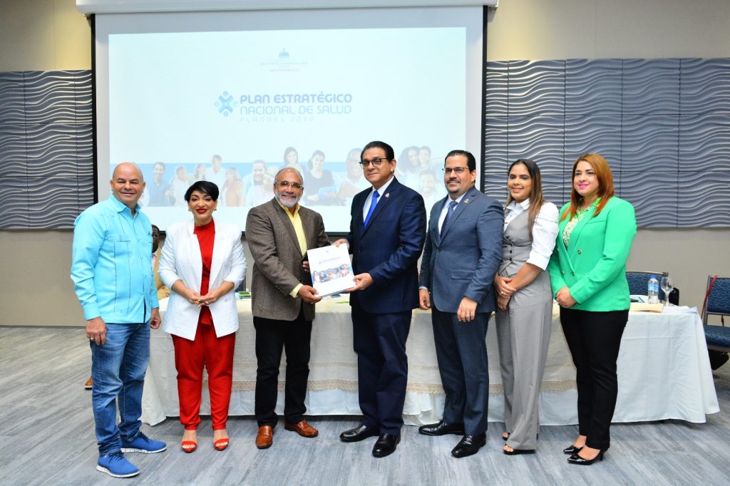 Daniel Rivera presenta en La Vega el Plan Estrategico Nacional de Salud 2030