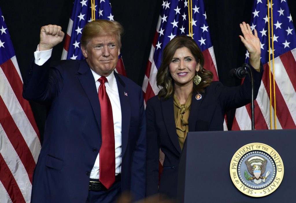 Donald Trump y Kristi Noem eljacaguero