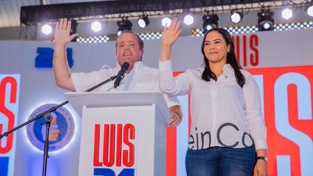 Fabiana Tapia se juramenta en el PRM