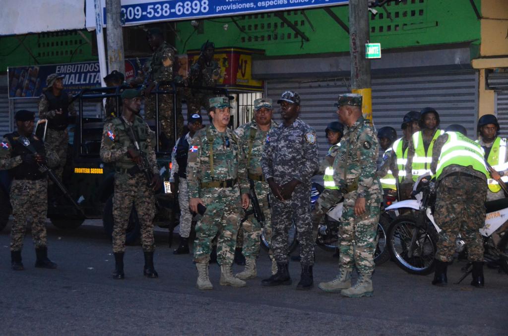 Fuerzas Armadas y Policia nacional despliegan personal y equipo en el sector de Capotillo1
